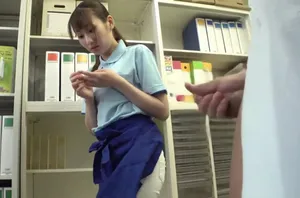 Cô em học sinh trên chuyến tàu điện cuối cùng trở thành mục tiêu của kẻ biến thái